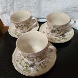 Epoch Korea Blackberry Bramble Teacups and Saucers Set of 3 Vintage
